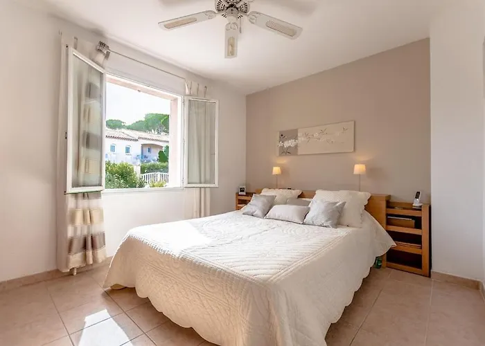 Villa For 9 People 15 Mins Walk From The Beaches And The Center Of Ste Maxime Sainte-Maxime