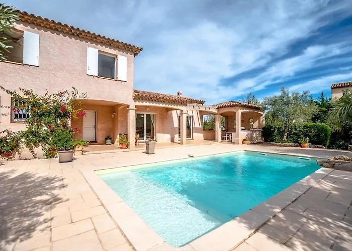 For 9 People 15 Mins Walk From The Beaches And The Center Of Ste Maxime