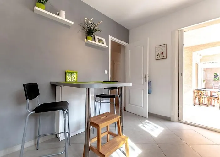 For 9 People 15 Mins Walk From The Beaches And The Center Of Ste Maxime Villa Sainte-Maxime