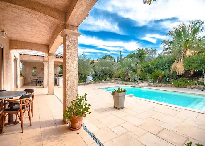 For 9 People 15 Mins Walk From The Beaches And The Center Of Ste Maxime Sainte-Maxime