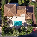 For 9 People 15 Mins Walk From The Beaches And The Center Of Ste Maxime Willa