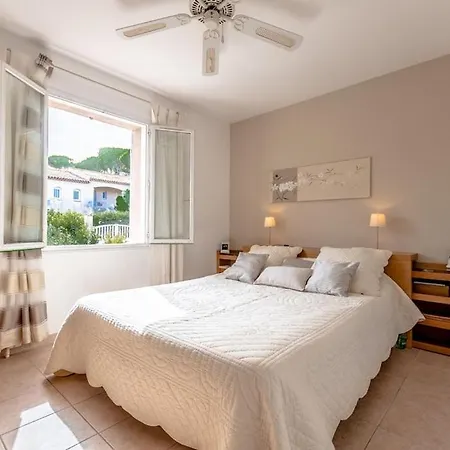 Villa For 9 People 15 Mins Walk From The Beaches And The Center Of Ste Maxime Sainte-Maxime