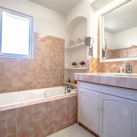For 9 People 15 Mins Walk From The Beaches And The Center Of Ste Maxime
