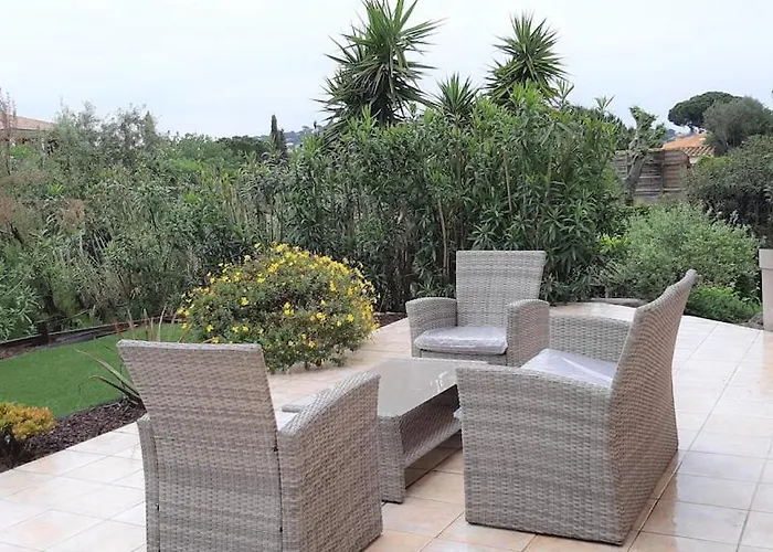 Villa For 9 People 15 Mins Walk From The Beaches And The Center Of Ste Maxime