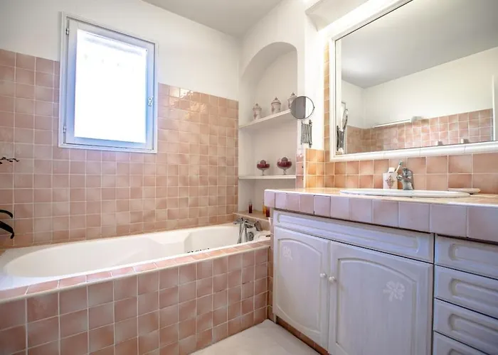 For 9 People 15 Mins Walk From The Beaches And The Center Of Ste Maxime