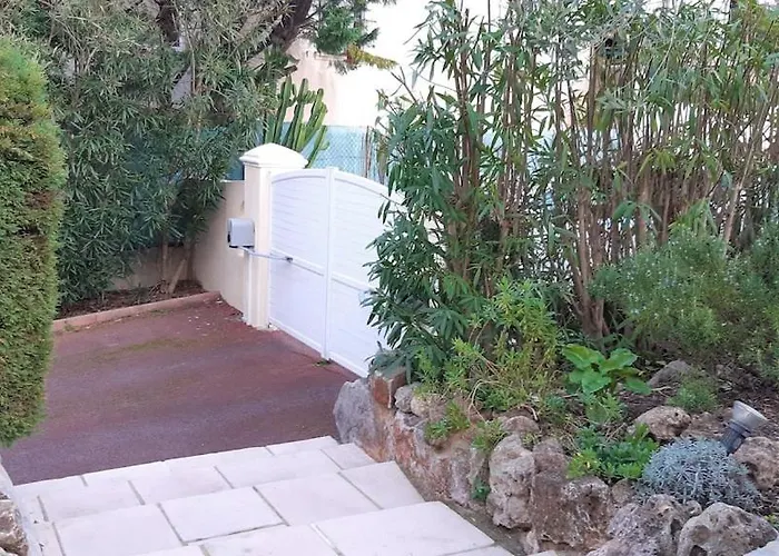 For 9 People 15 Mins Walk From The Beaches And The Center Of Ste Maxime *