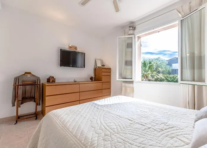 For 9 People 15 Mins Walk From The Beaches And The Center Of Ste Maxime Villa *