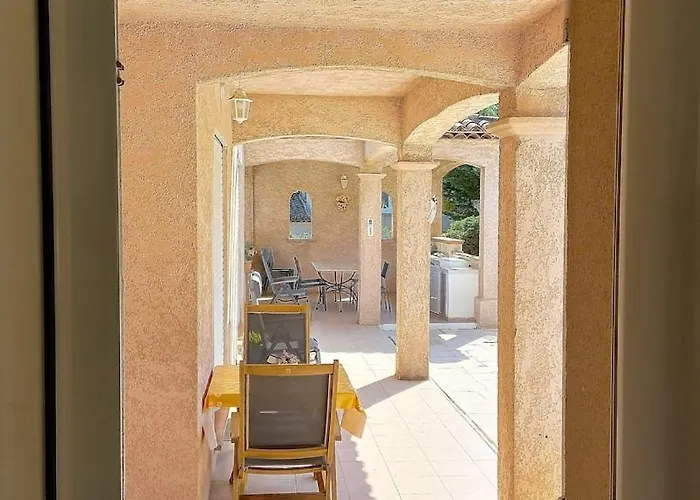 For 9 People 15 Mins Walk From The Beaches And The Center Of Ste Maxime Villa Sainte-Maxime