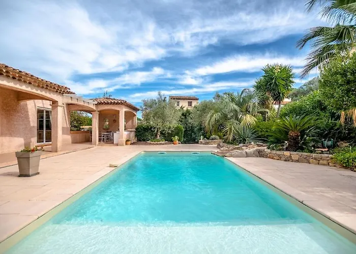 For 9 People 15 Mins Walk From The Beaches And The Center Of Ste Maxime Villa Sainte-Maxime