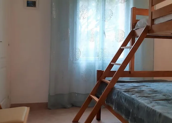 For 9 People 15 Mins Walk From The Beaches And The Center Of Ste Maxime Villa *